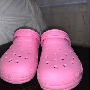 hot pink fur lined crocs